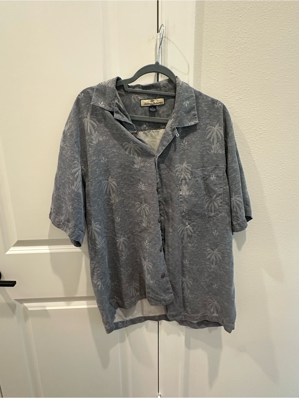 Tommy Bahama Gray Short-Sleeve Button-Down with Palm Motif